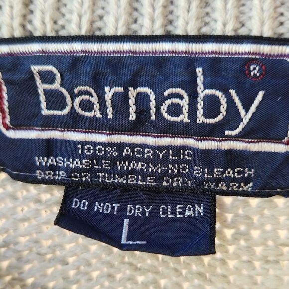 Stylish Gray and Black Crewneck Sweater for Men - Picture 2 of 4